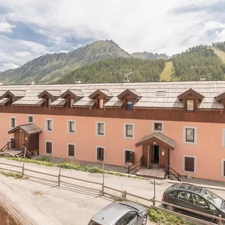 Renove Avec Balcon Sud Et Parking, 4 Personnes, - Fr-1-330d-66 * Montgenevre