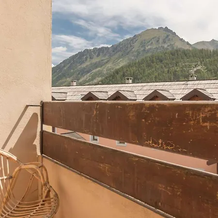 Renove Avec Balcon Sud Et Parking, 4 Personnes, - Fr-1-330d-66 * Montgenevre